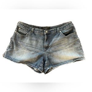 Nine West Santa Monica denim jean shorts. Size 14/32